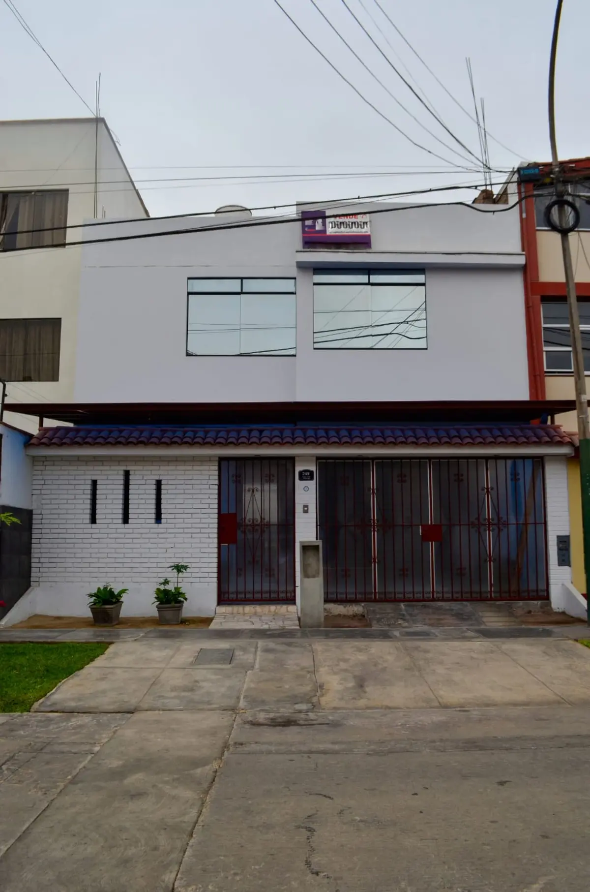 VENDO LINDA CASA DE 3 PISOS EN LOMA AMOROSA – SURCO